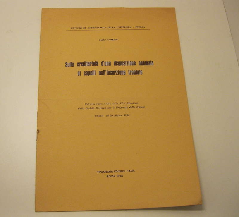 Sulla ereditarietà d'una disposizione anomala di capelli nell'inserzione frontale.  Estratto dagli 'Atti della XLV Riunione della Società Italiana per il Progresso delle Scienze. Napoli, 16-20 ottobre 1954 Istituto di Antropologia della Università - Padova